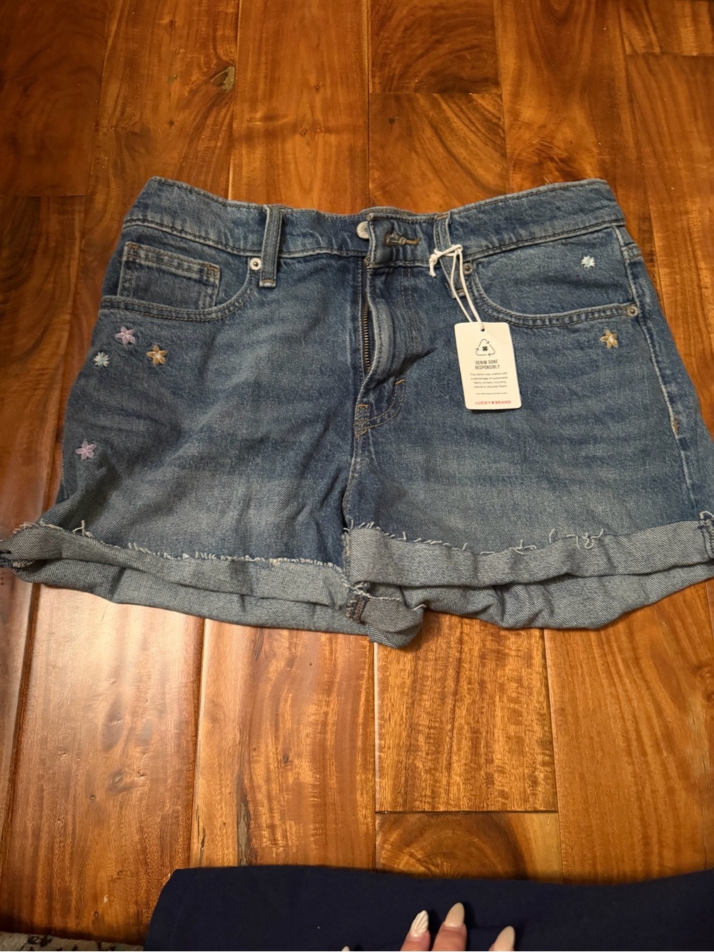 Women’s lucky brand denim 90’s midi shorts. New! Size 8